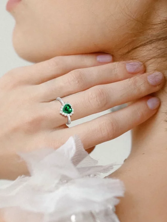 5 Reasons to Introduce an Emerald Ring in Your Collection